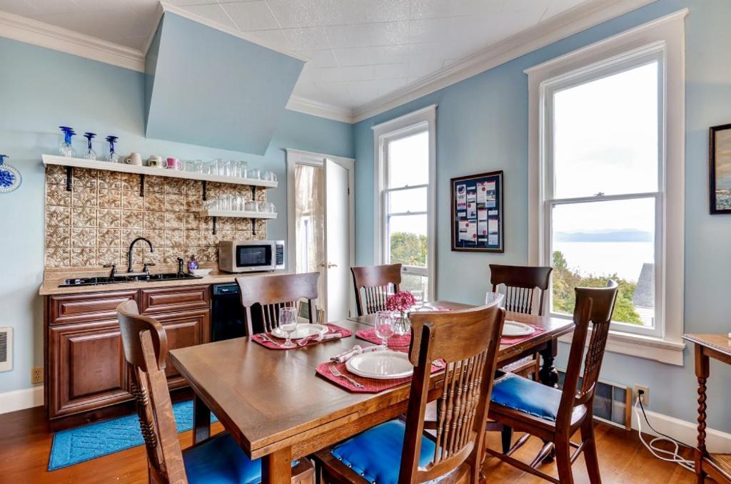 Astoria Painted Lady Historic Apt With River View! Buitenkant foto