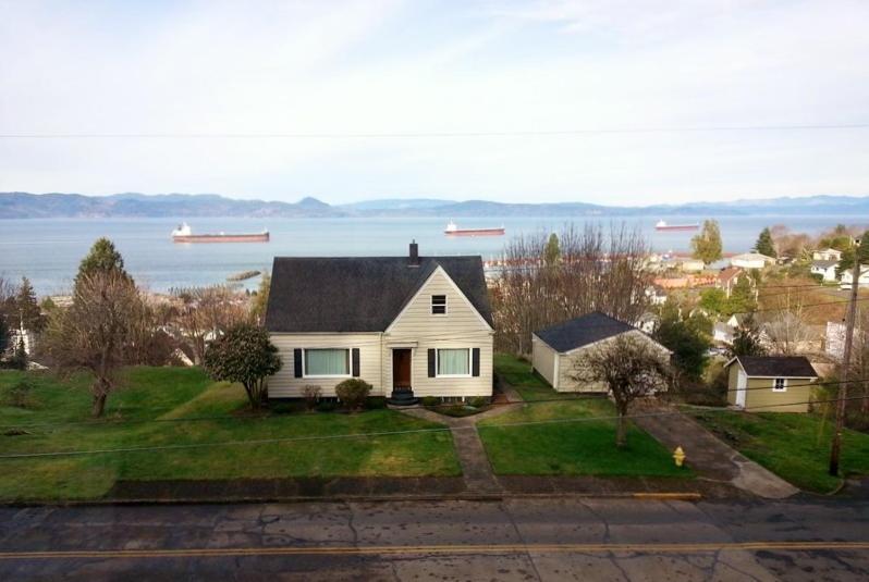 Astoria Painted Lady Historic Apt With River View! Buitenkant foto