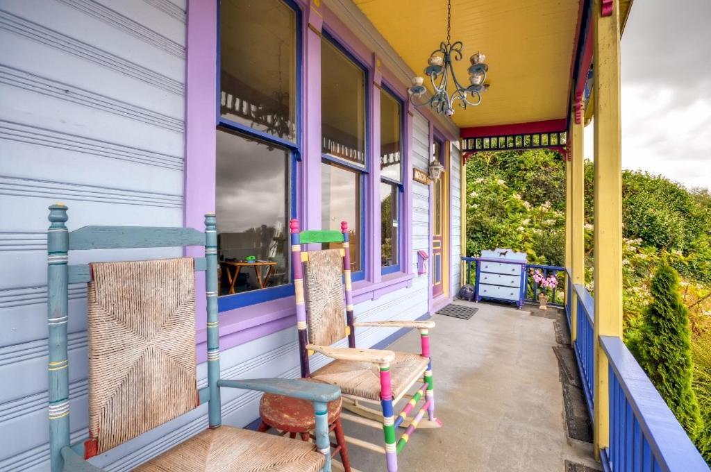Astoria Painted Lady Historic Apt With River View! Buitenkant foto