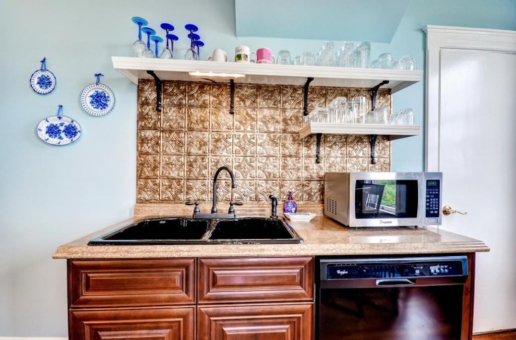 Astoria Painted Lady Historic Apt With River View! Buitenkant foto
